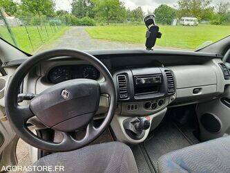 2005-renault-trafic-1454581-47290329