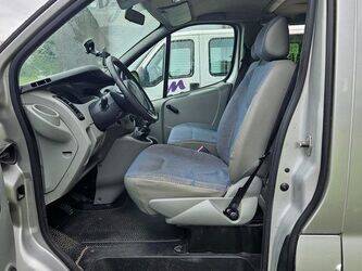 2005-renault-trafic-1454581-47290332