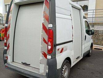2009-renault-trafic-1454585-47290429