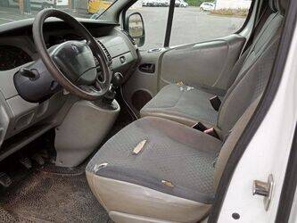 2009-renault-trafic-1454585-47290434