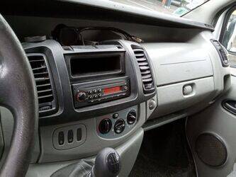 2009-renault-trafic-1454585-47290436