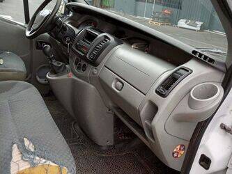 2009-renault-trafic-1454585-47290437