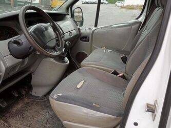2009-renault-trafic-1454585-47290439
