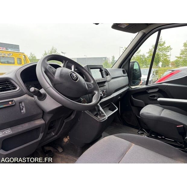 2024 Renault Master-47290816