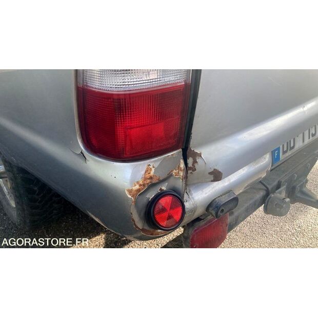 1999 ميتسوبيشي L200-47291014