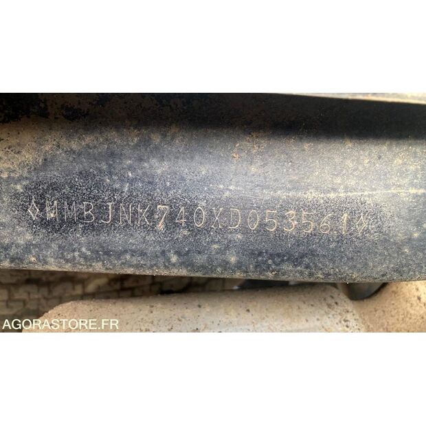 1999 ميتسوبيشي L200-47291026