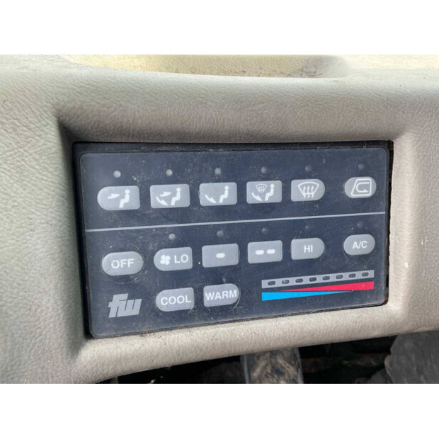 1996 كوماتسو WA320-3H-47293649