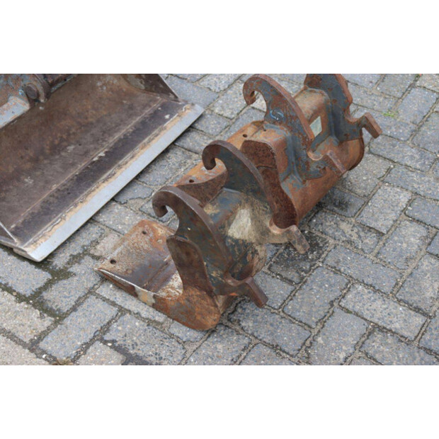 2015 بوبكات E10-AAEM-47294902