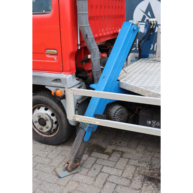 2004 نيسان Cabstar-47295163