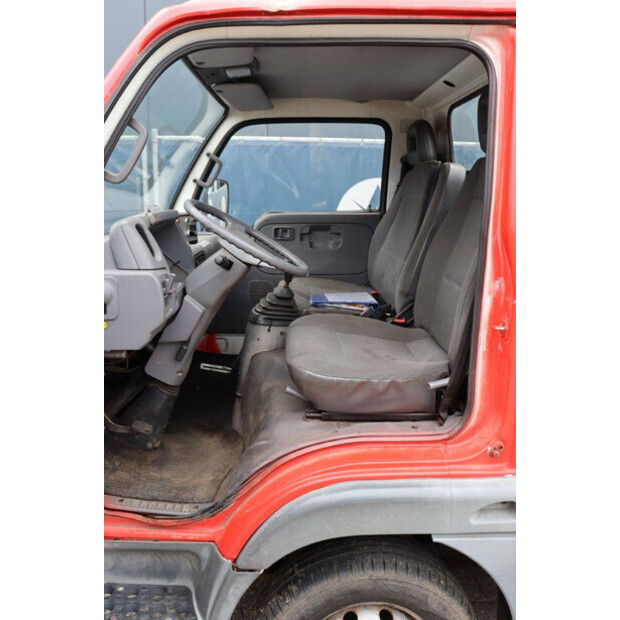 2004 نيسان Cabstar-47295181
