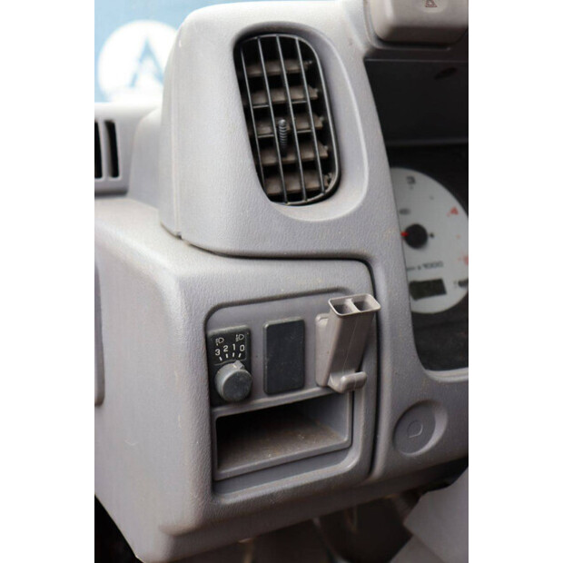 2004 نيسان Cabstar-47295189