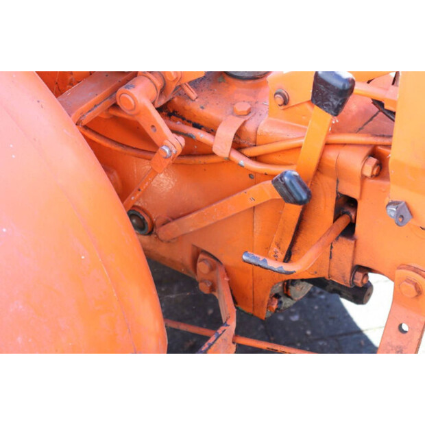 Holder P60-47299333