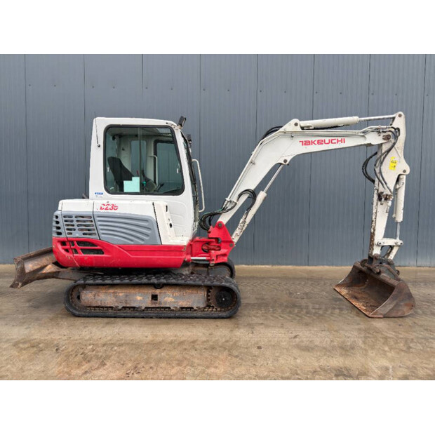 2010 TAKEUCHI TB235-47322332
