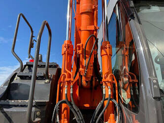 2015-hitachi-zx140w-5b-1455438-47326370
