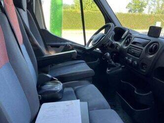 2010-renault-master-1455469-47339363