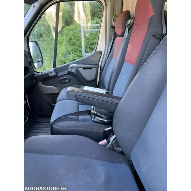 2010 Renault Master-47339366