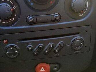 2006-renault-clio-1455515-47340469