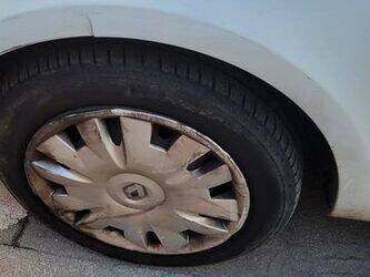 2006-renault-clio-1455515-47340475