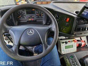 2010-mercedes-benz-2529-1455521-47340578