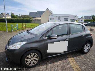 2014-peugeot-208-1455528-47340767
