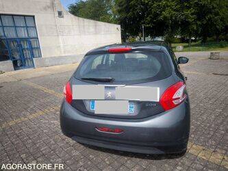 2014-peugeot-208-1455528-47340768