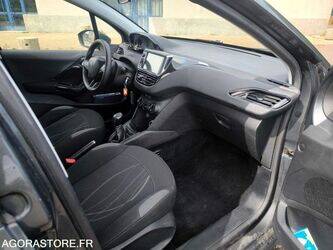 2014-peugeot-208-1455528-47340769
