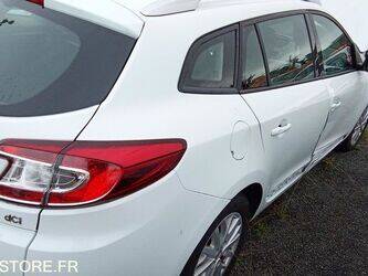 2014-renault-megane-1455536-47340903