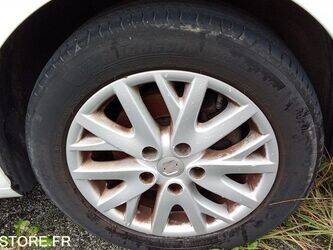 2014-renault-megane-1455536-47340906