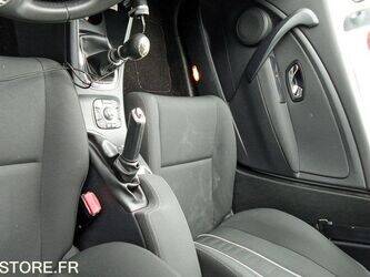 2014-renault-megane-1455536-47340921