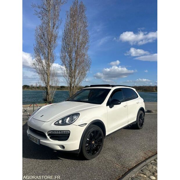 2011 PORSCHE Cayenne-47341098