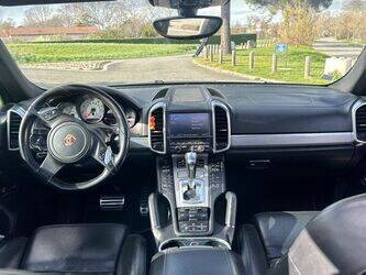 2011-porsche-cayenne-1455544-47341103