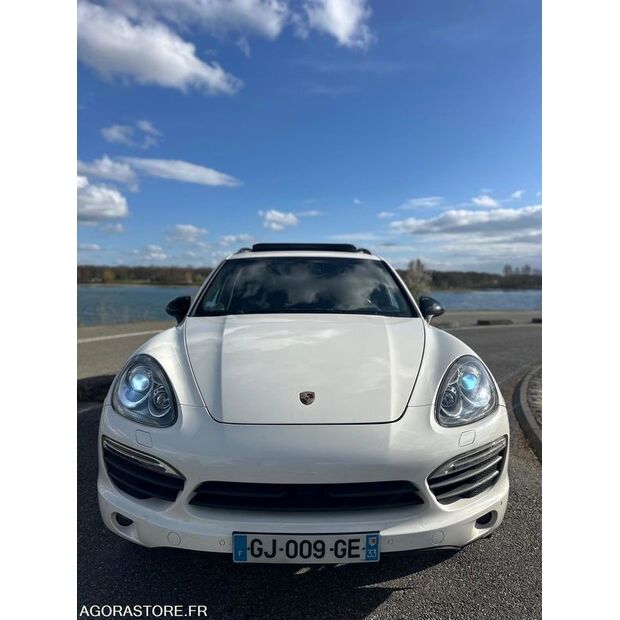2011 PORSCHE Cayenne-47341105