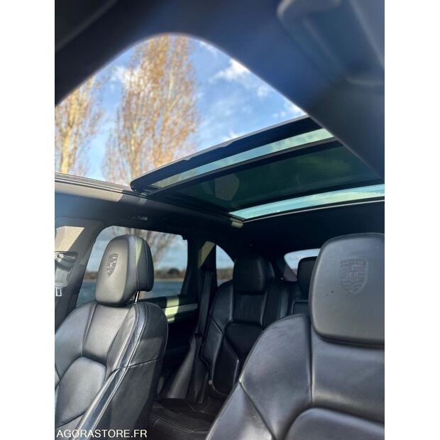 2011 PORSCHE Cayenne-47341106