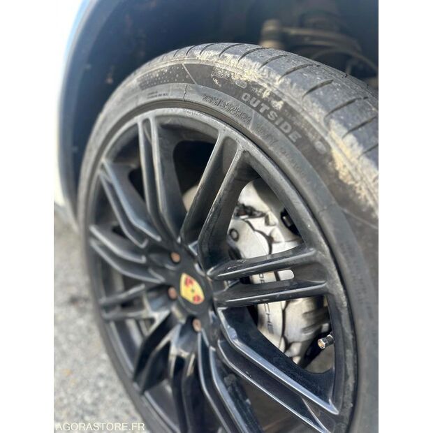 2011 PORSCHE Cayenne-47341109