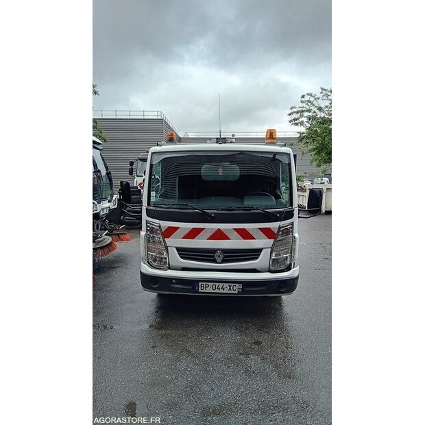 2011 Renault Maxity-47341371