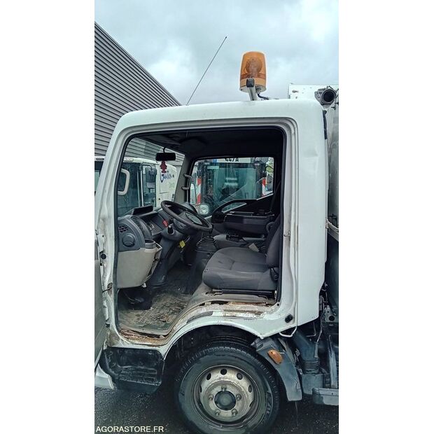 2011 Renault Maxity-47341373
