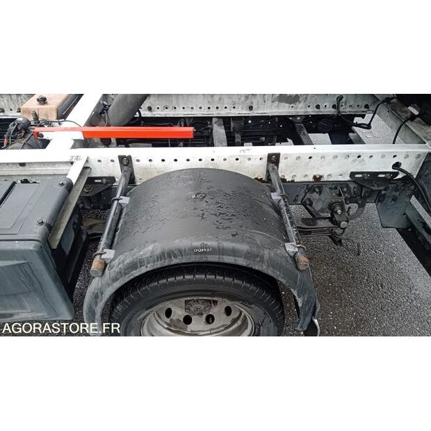 2011 Renault Maxity-47341376