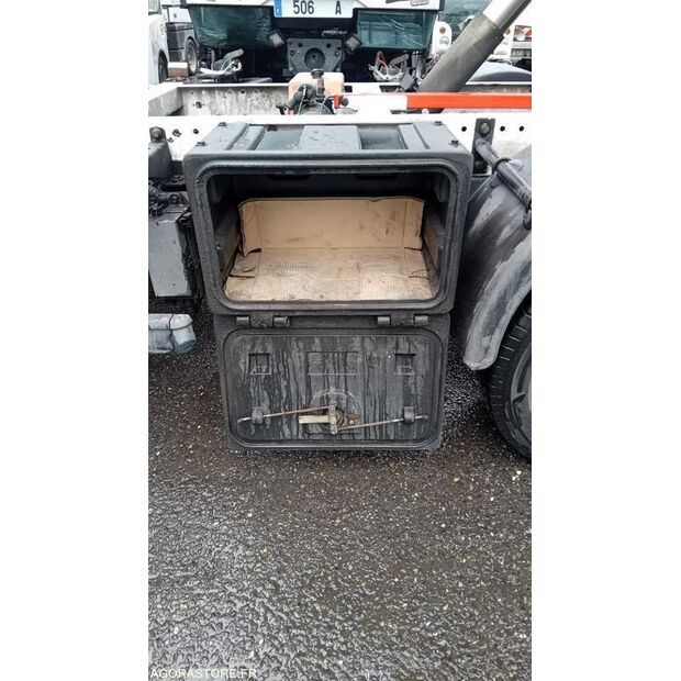 2011 Renault Maxity-47341377