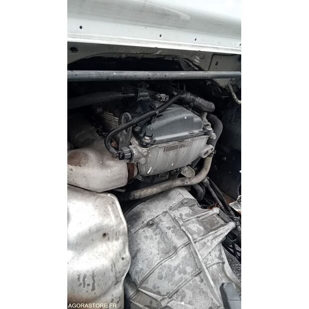 2011 Renault Maxity-47341378