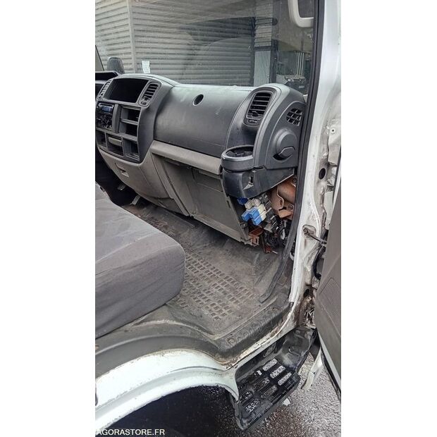 2011 Renault Maxity-47341379