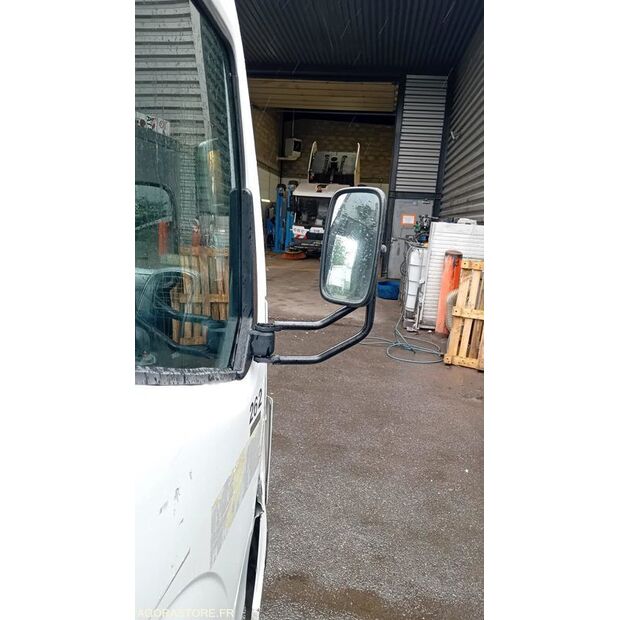 2011 Renault Maxity-47341381
