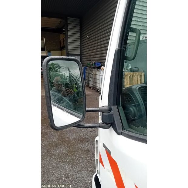 2011 Renault Maxity-47341382
