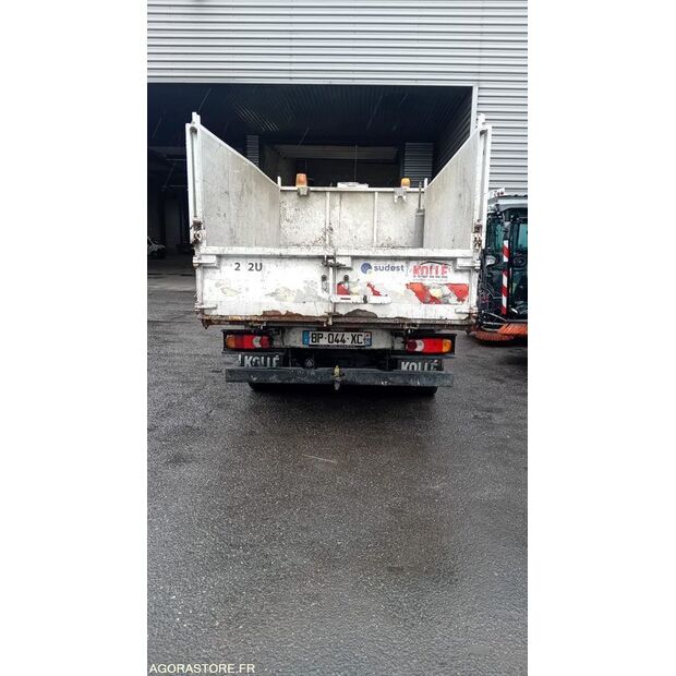2011 Renault Maxity-47341387