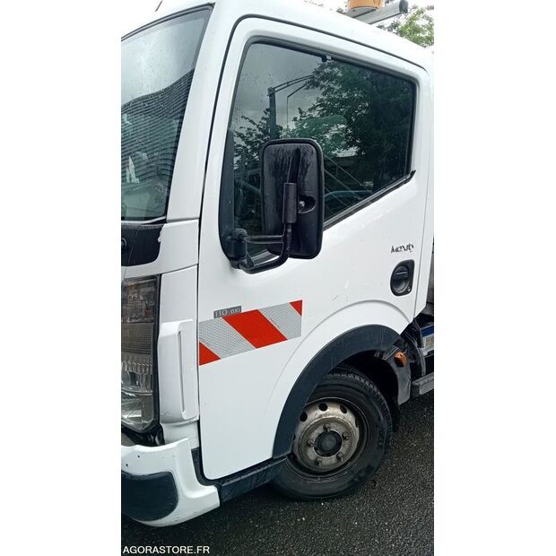 2011 Renault Maxity-47341391