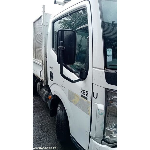 2011 Renault Maxity-47341392