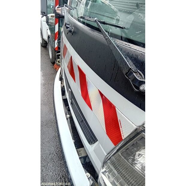 2011 Renault Maxity-47341393