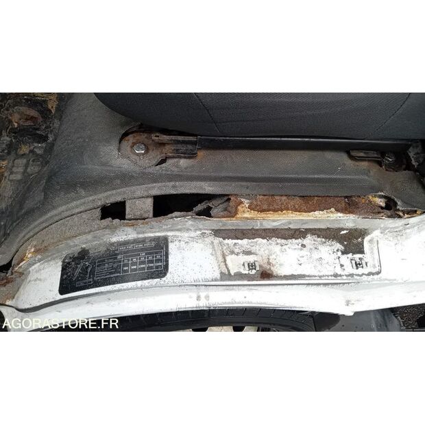2011 Renault Maxity-47341397