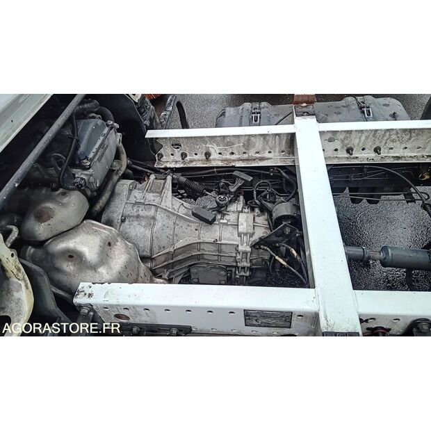 2011 Renault Maxity-47341402