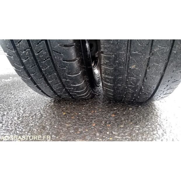 2011 Renault Maxity-47341405