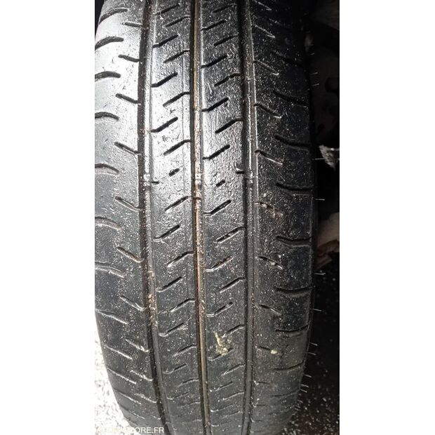 2011 Renault Maxity-47341407